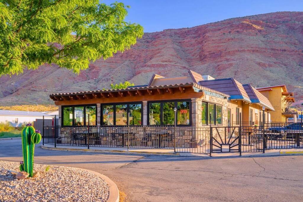 Luxury Downtown Rental - La Dolce Vita Villa #4 Moab Luaran gambar